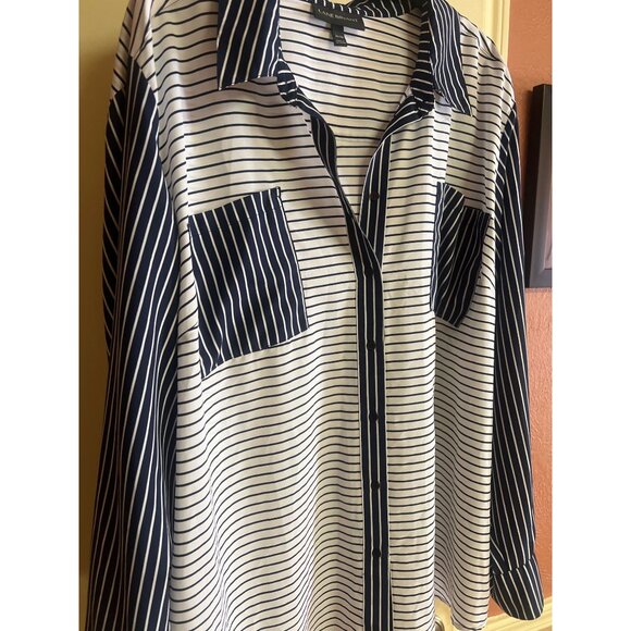 Lane Bryant Navy & White Striped Button-Up Shirt Size 26/28 Polyester - Picture 3 of 6
